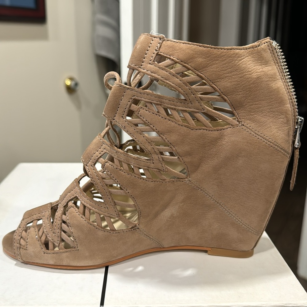 Dolce Vita Shandy Taupe Nubuck Wedge Size 8 Lace Up Front Open Toe Bootie - Picture 7 of 9